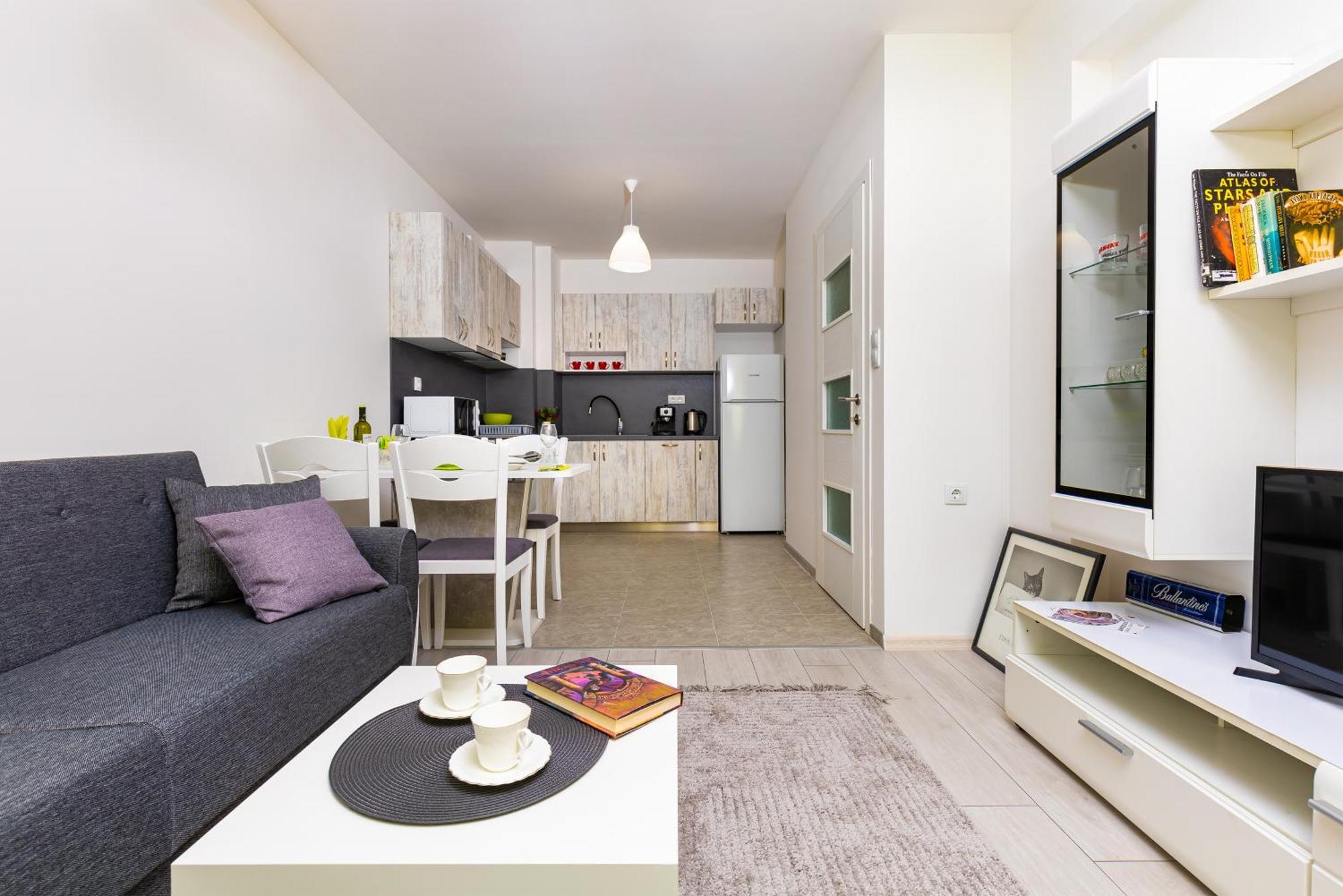 Апартамент Radiant Retreat - Bright 1bd Haven In By Flat Mаnager Пловдив